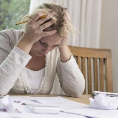 dividas-endividada-contas-preocupada-1398874675923_615x300